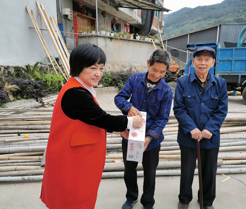 送慰問品_副本.jpg
