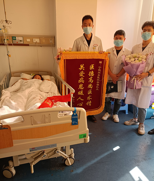 送錦旗現(xiàn)場(chǎng)_副本.jpg