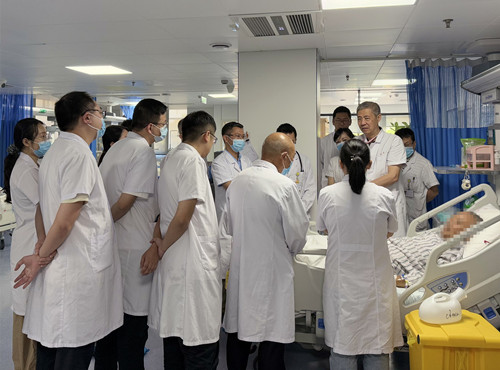 1756968920292480.jpg 查房現(xiàn)場(chǎng)_副本.jpg